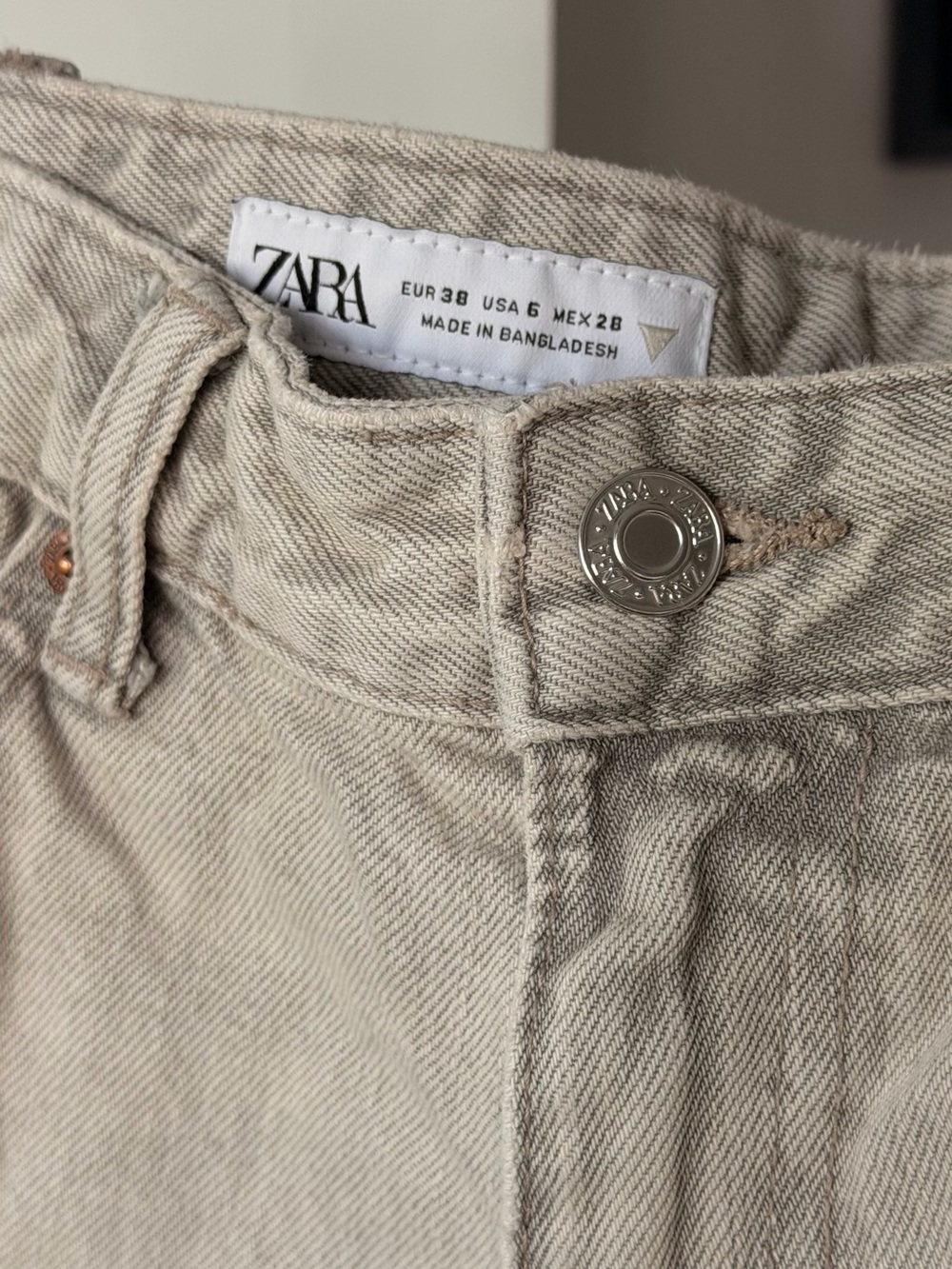 ZARA Light Beige low-Rise Straight Jeans